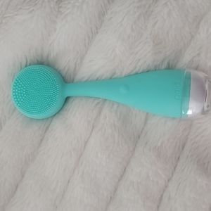 NEW pmd facial brush
